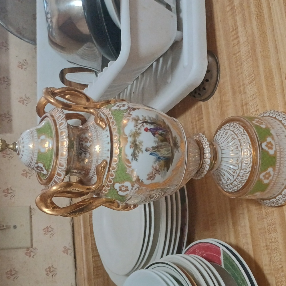 Elegant Gold and Green Ceramic Vase